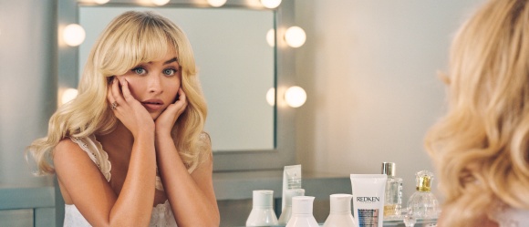 Sabrina Carpenter je první globální ambasadorkou Redken