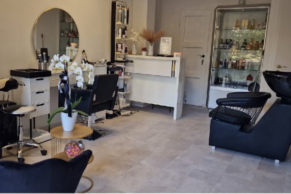 Black&White Hajstudio