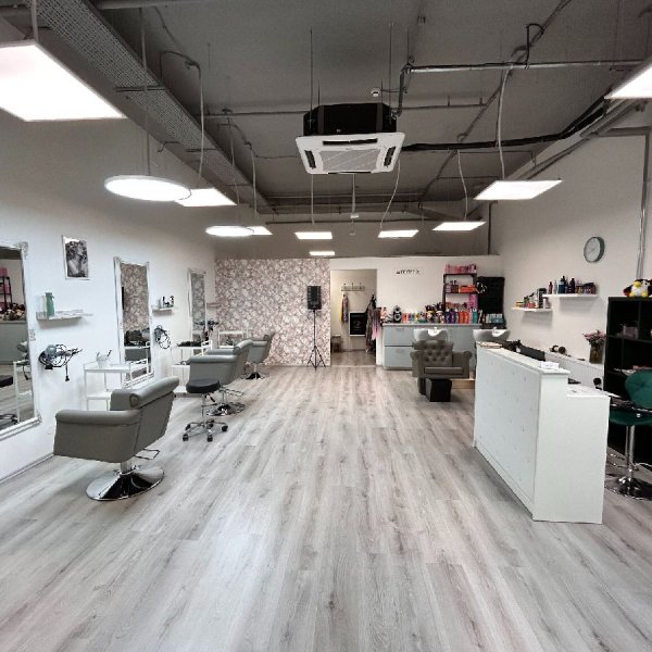 Vlasove Studio Lucy